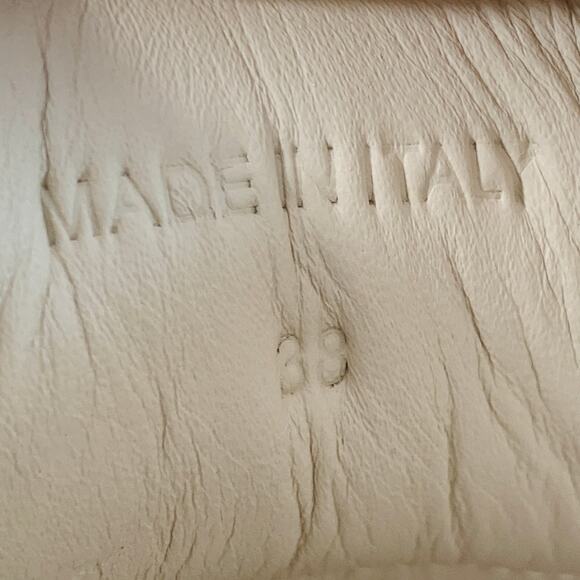 Size 5 White Leather Canvas Distressed Low Top Sneakers - Picture 8 of 8